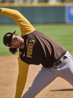 Nike Brown & Gold Padres Long Sleeve Baseball Top Collectors MLB